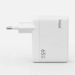 Cargador multipuerto de pared IVON de 65W con tecnología GaN en color blanco y enchufe europeo