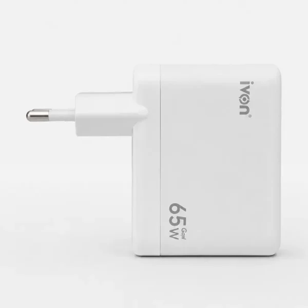 Cargador multipuerto de pared IVON de 65W con tecnología GaN en color blanco y enchufe europeo