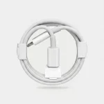Cable de carga rápida Tipo C a Lightning marca IVON modelo CA93 de 1 metro color blanco enrollado.