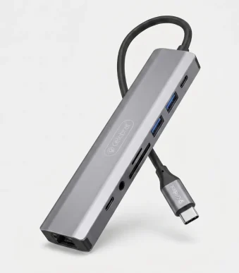 Estación de acoplamiento 9 en 2 marca Celebrat color gris de aluminio mostrando puertos USB 3.0, Ethernet, lector SD y conexión USB-C