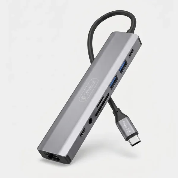 Estación de acoplamiento 9 en 2 marca Celebrat color gris de aluminio mostrando puertos USB 3.0, Ethernet, lector SD y conexión USB-C